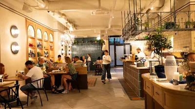 Emily. Italian Stories. Restaurant